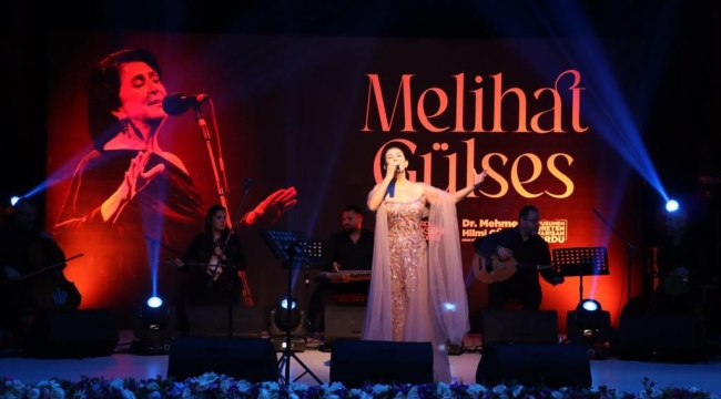 SANATÇI MELİHAT GÜLSES, MEST ETTİ