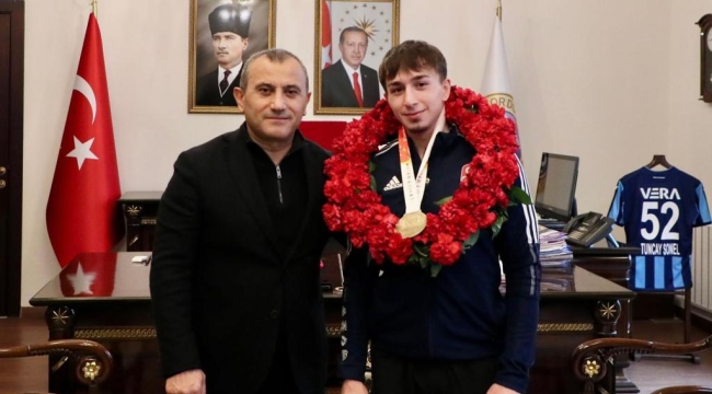 VALİ SONEL'DEN DÜNYA ŞAMPİYONUNA ÖDÜL