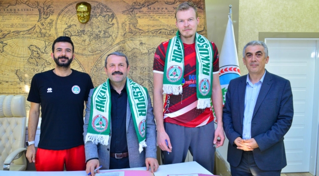 BELARUS'LU YILDIZ OYUNCU AKKUŞ BELEDİYESPOR'DA