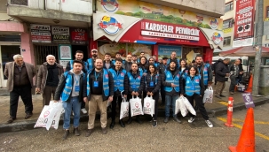 CHP'Lİ GENÇLER PAZARCI ESNAFINI DİNLEDİ