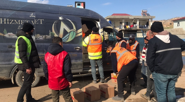 BAŞKAN TÖREN İLK GÜNDEN BU YANA DEPREM BÖLGESİNDE
