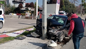 DİREĞE ÇARPARAK DURABİLDİ
