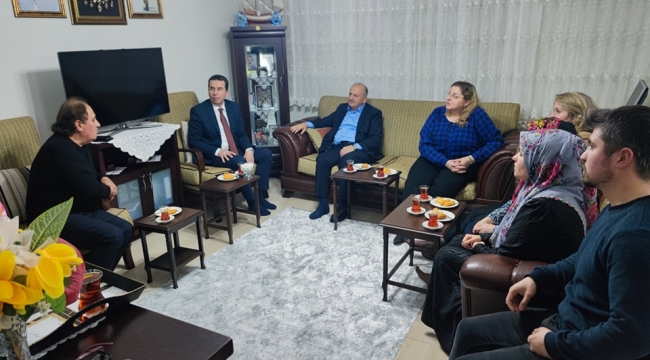 KAYMAKAM IŞIK VE BAŞKAN TAVLI İLK İFTARI ŞEHİT EVİNDE YAPTI