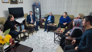 KAYMAKAM IŞIK VE BAŞKAN TAVLI İLK İFTARI ŞEHİT EVİNDE YAPTI