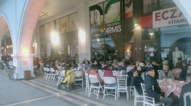 YENİDEN REFAH PARTİSİ'NDEN İFTAR SOFRASI