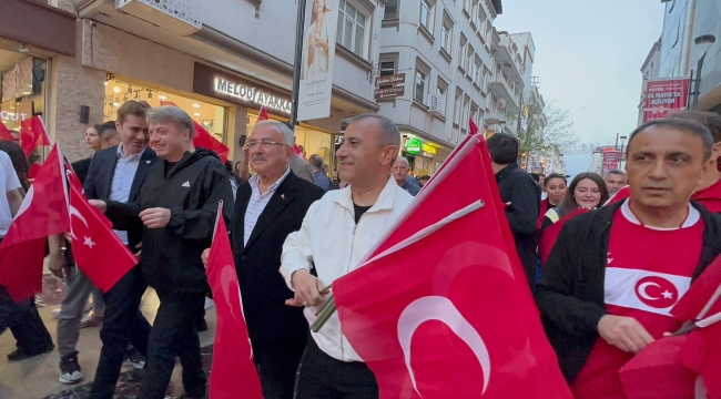 ALTINORDU'DA GENÇLİK YÜRÜYÜŞÜ