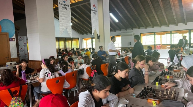 BAHÇEŞEHİR'DEKİ SATRANÇ TURNUVASINA YOĞUN İLGİ