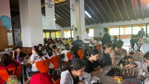 BAHÇEŞEHİR'DEKİ SATRANÇ TURNUVASINA YOĞUN İLGİ
