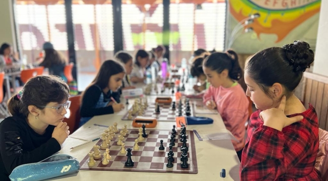 BAHÇEŞEHİR KOLEJİ ÜNYE KAMPÜSÜ'NDE SATRANÇ HEYECANI