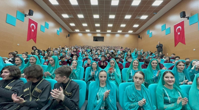 DÜNYACA ÜNLÜ FOLKLOR GRUBU VALİ SONEL'İ ZİYARET ETTİ