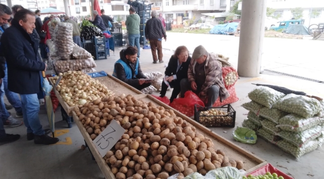 ÖZDEMİR, YAĞMUR ÇAMUR DEMEDEN SAHADA