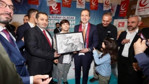 REFAH'LI GENÇTEN ERBAKAN'A ANLAMLI HEDİYE