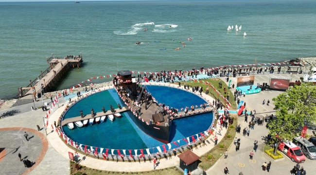 TARİHİ GEMİ ZİYARETÇİLERİNİ AĞIRLIYOR