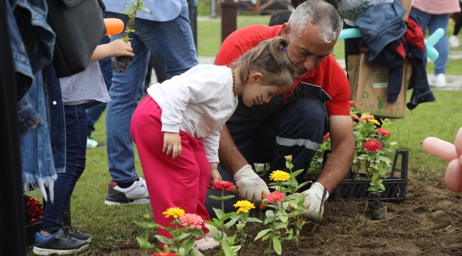 ÇEVRE ŞENLİĞİNDE ÇOCUKLAR HEM EĞLENDİ HEM BİLGİLENDİ
