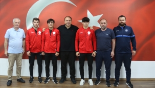 ŞAMPİYON GÜREŞÇİLERDEN GENÇ'E ZİYARET