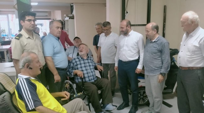 ENGELSİZ HAYATLAR , TEKERLEKLİ SANDALYELERİNİ TESLİM ALDI