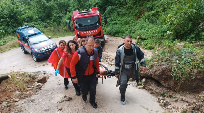 İTFAİYE MAHSUR KALAN VATANDAŞIN YARDIMINA KOŞTU