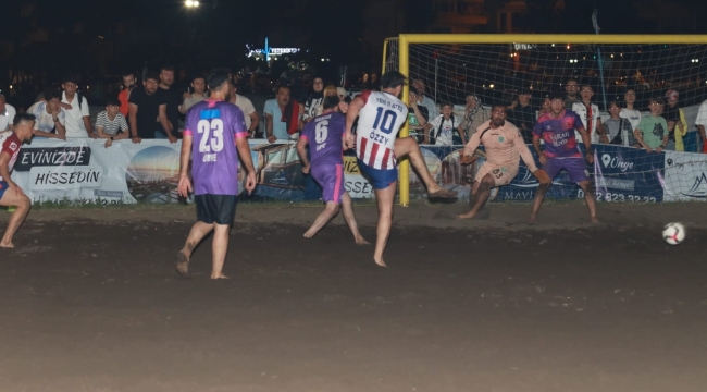 TÜRKİYE'NİN TEK MANYETİK KUM GECE FUTBOL TURNUVASI FİNAL YAPTI
