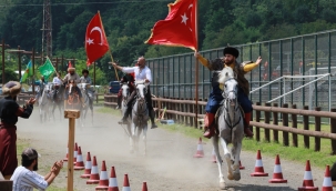 ÜNYE'DE İLK KEZ YAPILAN ATLI SPOR GÖSTERİLERİ NEFES KESTİ