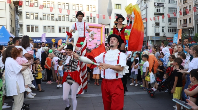 ÇOCUKLAR GÜLERSE DÜNYA GÜLER