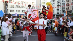 ÇOCUKLAR GÜLERSE DÜNYA GÜLER