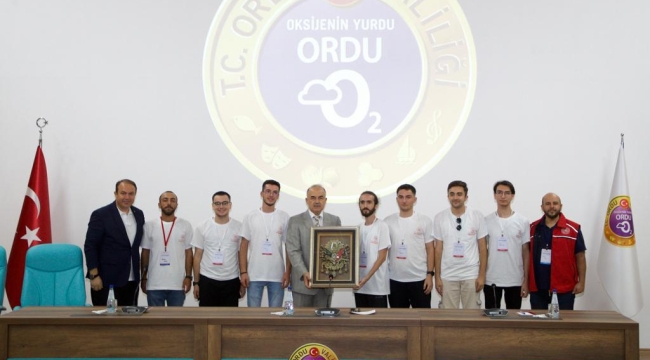 KAYSERİLİ ÖĞRENCİLER, VALİ EROL'U ZİYARET ETTİ