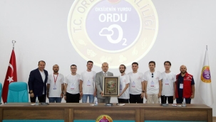 KAYSERİLİ ÖĞRENCİLER, VALİ EROL'U ZİYARET ETTİ