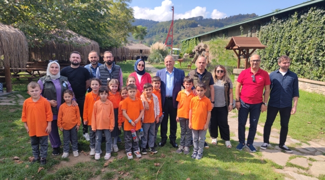 BAŞKAN TAVLI MİNİK ÖĞRENCİLERİN HEYECANLARINA ORTAK OLDU