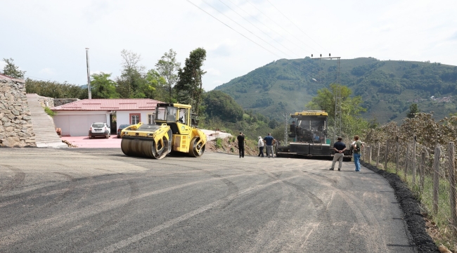 BÜYÜKŞEHİR ÇATALPINAR'DA YOL VE SU SORUNUNU ÇÖZÜYOR