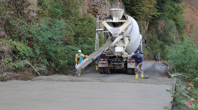 BÜYÜKŞEHİR, ÜNYE'NİN MAHALLE YOLLARINDA YOĞUN TEMPO ÇALIŞIYOR