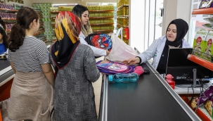 SOSYAL MARKET ÖĞRENCİLERE KAPILARINI AÇTI