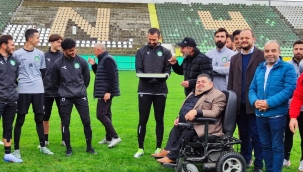 GAZETECİLERDEN ÜNYE 1957 SPOR'A BAKLAVALI ZİYARET