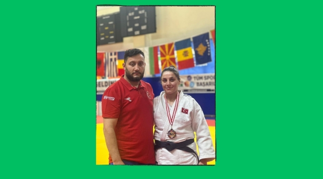 GÜLSÜM AĞAÇ'TAN BRONZ MADALYA