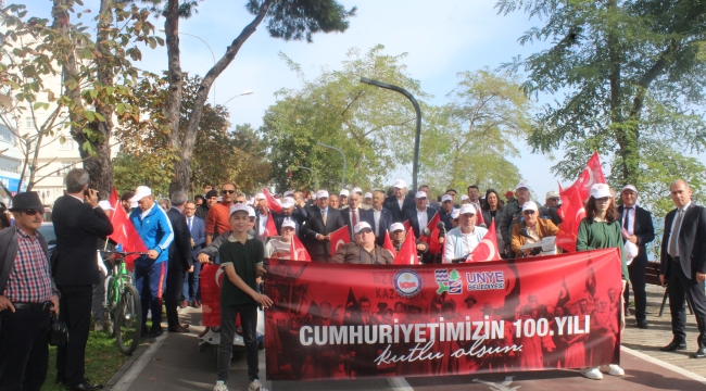 ÜNYE'DE 100. YIL CUMHURİYET KORTEJİ COŞKUSU
