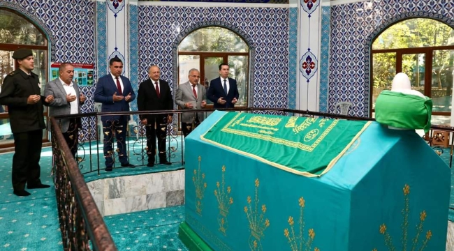 YUNUS EMRE VEFATININ 702. YILINDA ÜNYE'DEKİ TÜRBESİNDE ANILDI