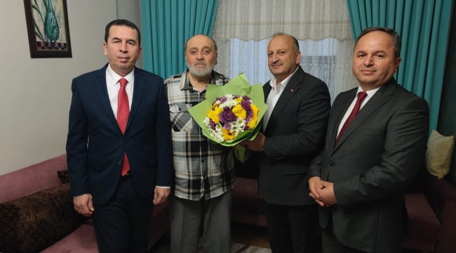 BAŞKAN TAVLI'DAN ÖĞRETMENLER GÜNÜ'NDE ANLAMLI ZİYARET