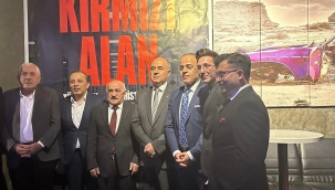 VALİ EROL "KIRMIZI ALAN" FİLMİNİN GALASINA KATILDI