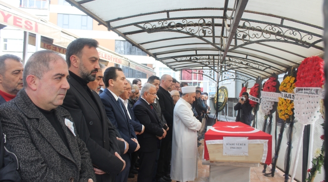 ESKİ BAKAN ŞÜKRÜ YÜRÜR, YÜZLERCE SEVENİ TARAFINDAN SON YOLCULUĞUNA UĞURLANDI