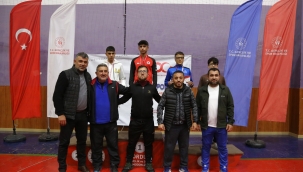 GÜREŞ GRUP MÜSABAKALARI SERBEST STİL TAMAMLANDI