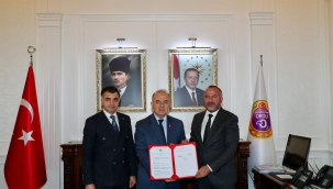 İŞ İNSANI BURHAN ERÇAL'DAN EĞİTİME DESTEK