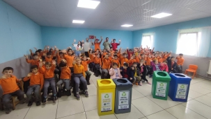 ÜNYE BELEDİYESİ ÖĞRENCİLERE GERİ DÖNÜŞÜMÜ AŞILIYOR