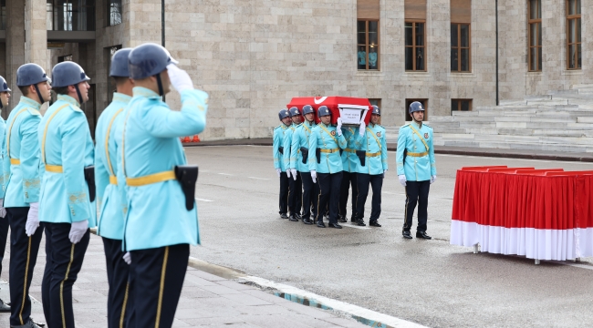 ÜNYELİ ESKİ BAKAN YÜRÜR'E MECLİS'TE TÖREN