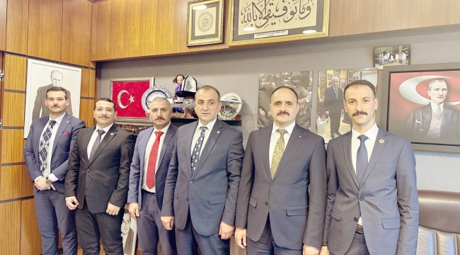 ATANAMAYAN UZMANLAR HAKLARI İÇİN MECLİS GÖRÜŞMELERİNE DEVAM EDİYOR