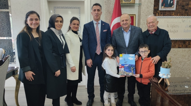 BAŞKAN TAVLI'YA ANAFARTALI ÖĞRENCİLERDEN TEŞEKKÜR