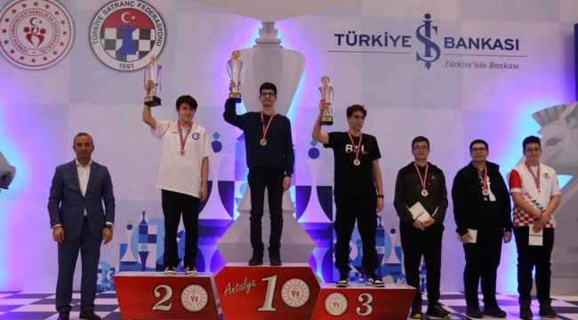 ORDU'YA SATRANÇTA ÜÇ MADALYA