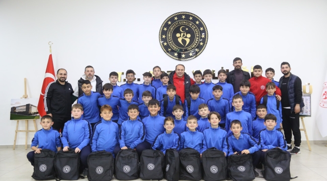 ORDU GENÇLİK VE SPOR İL MÜDÜRLÜĞÜ KULÜBÜ FUTBOL TAKIMINDAN GENÇ'E ZİYARET 
