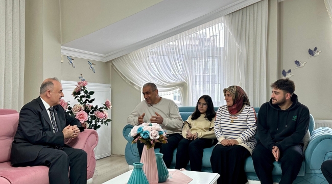 VALİ EROL, HANE ZİYARETLERİNİ SÜRDÜRÜYOR