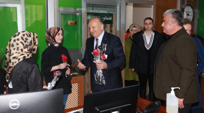 BAŞKAN TAVLI KADINLAR GÜNÜNÜ KUTLADI