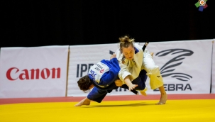 GÜLSÜM AĞAÇ'TAN BRONZ MADALYA  