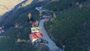 İKİ İLÇEYİ BAĞLAYAN YOLDA BETON SEVİNCİ